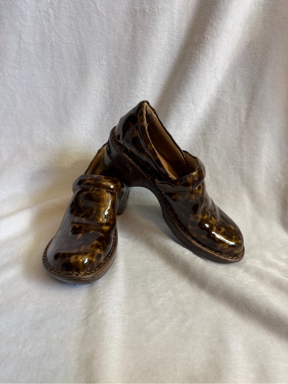 BOC Born Concepts Woman's Animal Print Leopard Brown Shiny Clogs Size 7M
